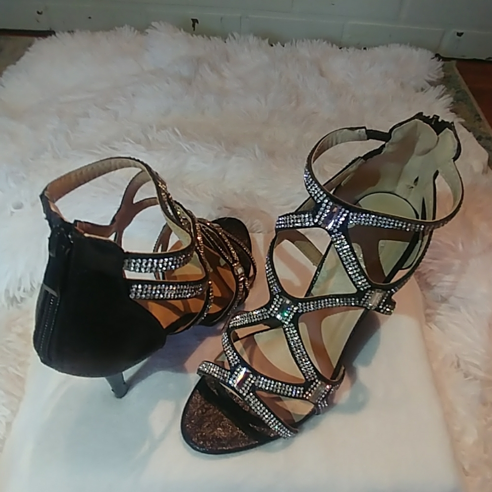 Heels - Picture 3 of 3
